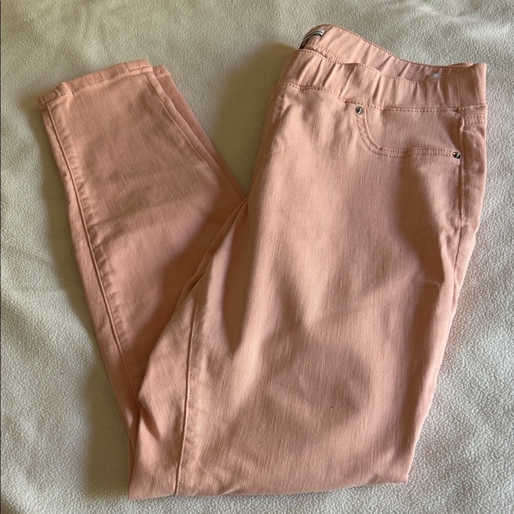 Amazon Essentials Women's Skinny Jeans in Light Pink